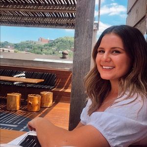 Meet your Posher, Hayley